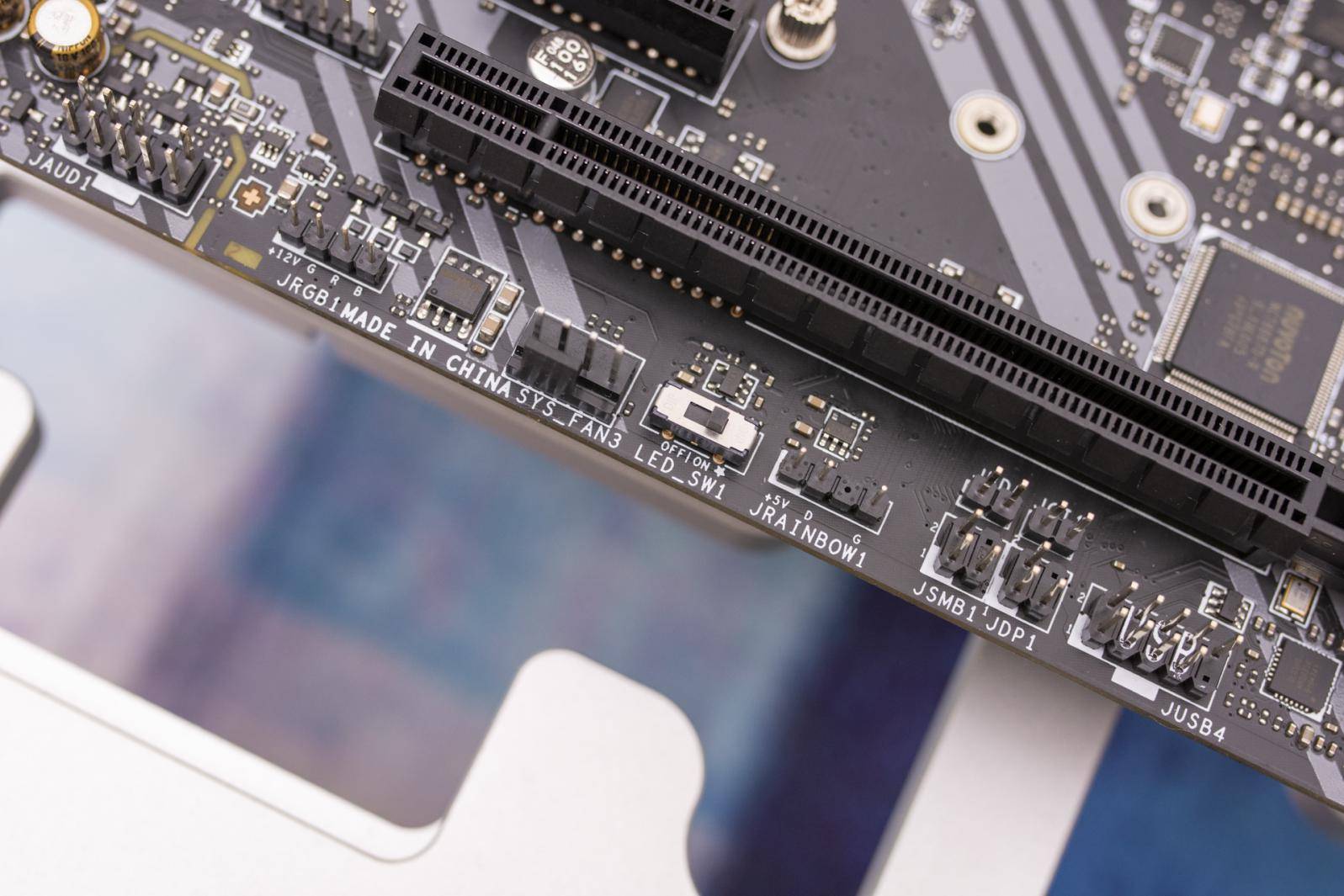 升级PCI-E 4.0，支持双显卡，微星B550M迫击炮开箱