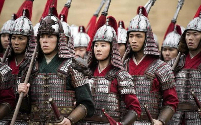 花木兰幕后花絮曝光，笑点满满，刘亦菲上演“女神疑惑”