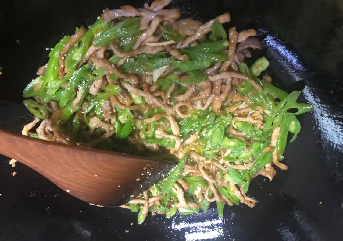 家常菜:青椒炒肉 美食做法 第11张 家常菜:青椒炒肉 美食做法 第11张