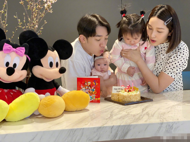 李亞男曬大女兒第一天上幼兒園，2歲天韻自己背書包，獨立又乖巧