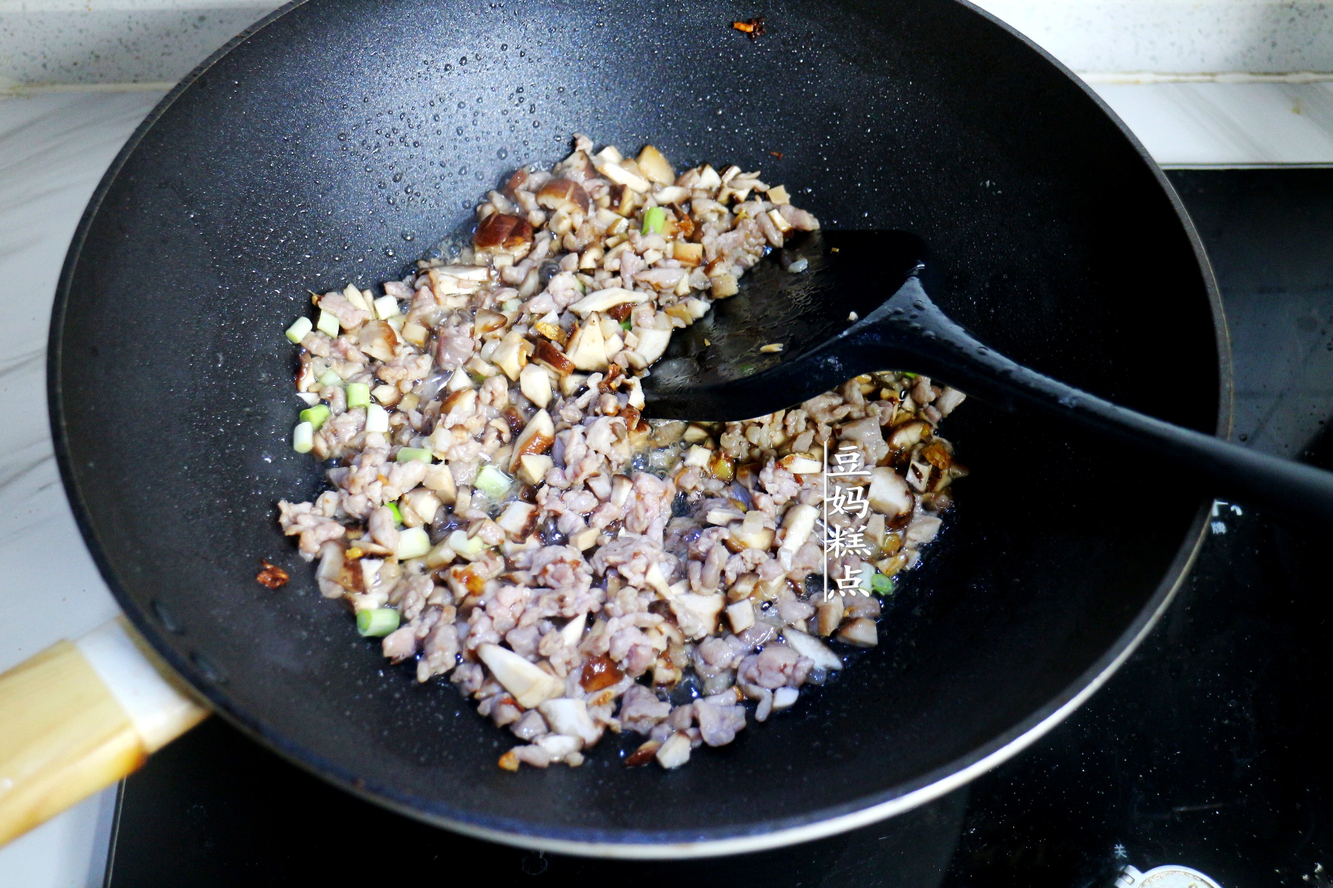 冷天，豆腐和雞蛋一起蒸，簡單又營養，孩子連吃2碗米飯