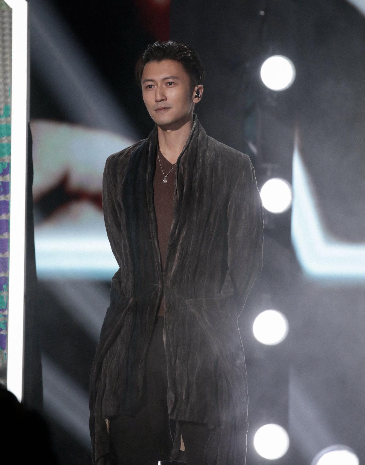 娱乐圈姐弟恋盘点，李冰冰大男友17岁，51岁钟丽缇三婚嫁鲜肉