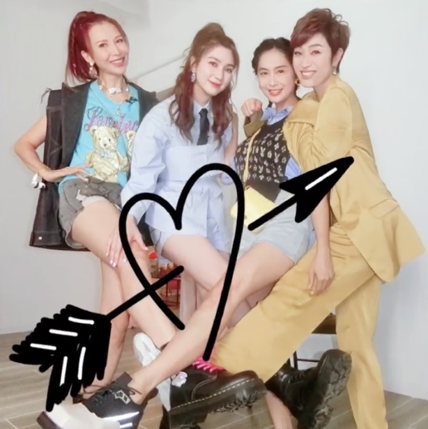 48岁蔡少芬晒庆生照，张晋推掉工作陪吃烛光晚餐，甜蜜相拥超幸福