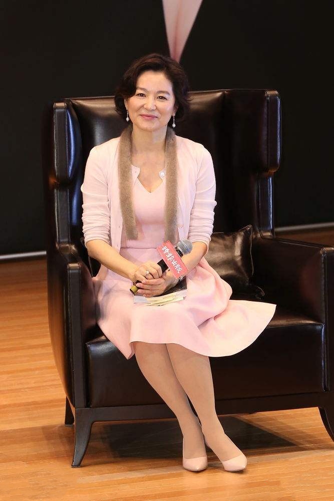 林青霞活了一场漂亮的人生，年轻时穿衣好潮，