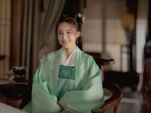 张晓龙出息了！在小区门口扇张佳宁一个耳光，