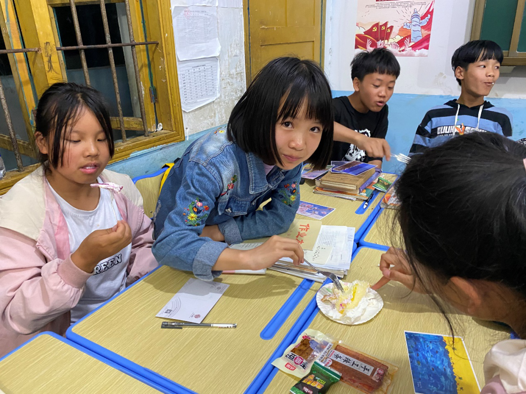 百仁支教 |“飞越山巅，寻找童年——六一公益跳蚤集市”圆满结束