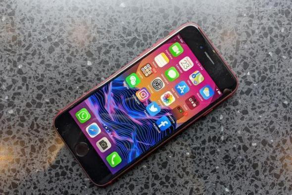iPhone12全系使用OLED屏，进入2020年，苹果要彻底放弃LCD了吗？
