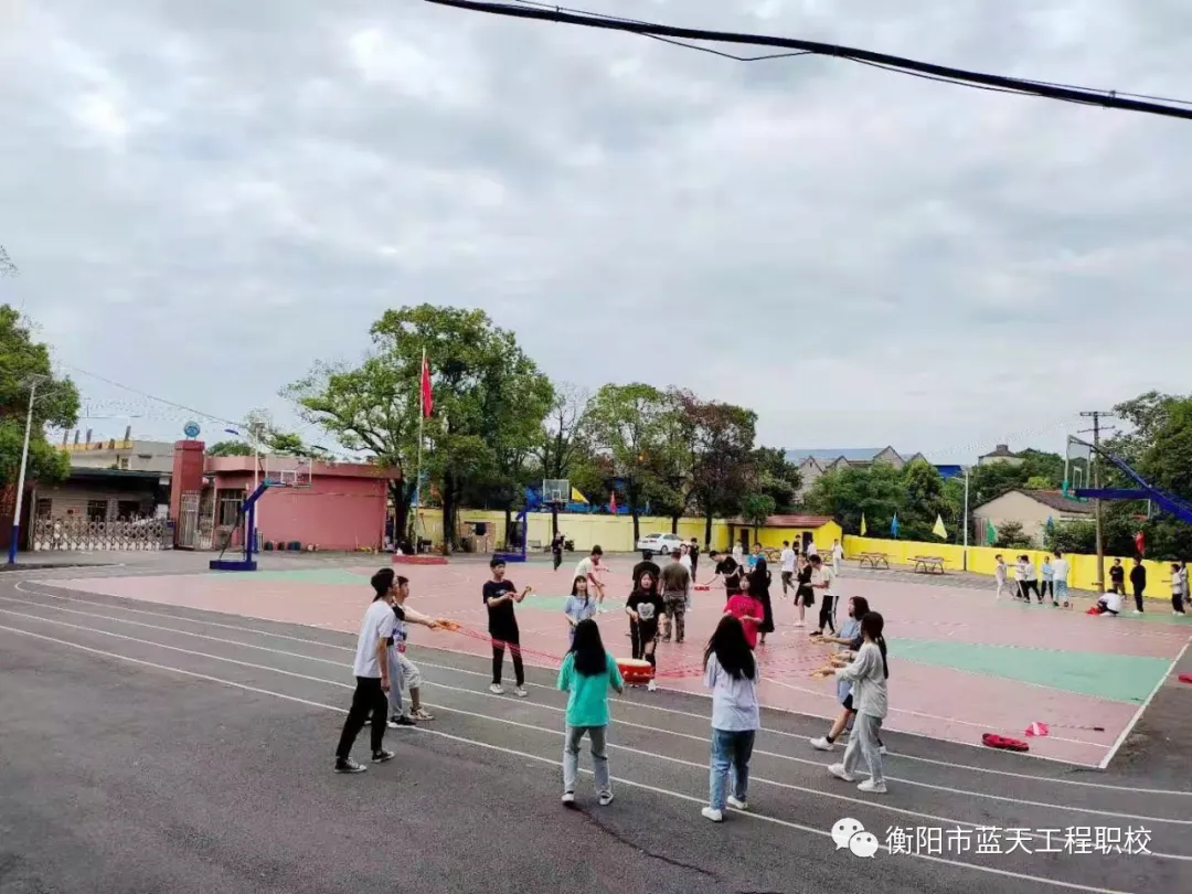 衡阳市蓝天工程学校开展2019级学生团队凝聚力课程