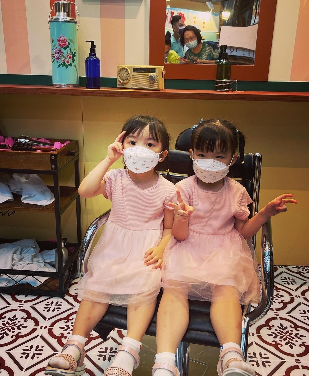 郭可颂带妈妈丈母娘和女儿度假，彰显好男人本色，熊黛林没嫁错人