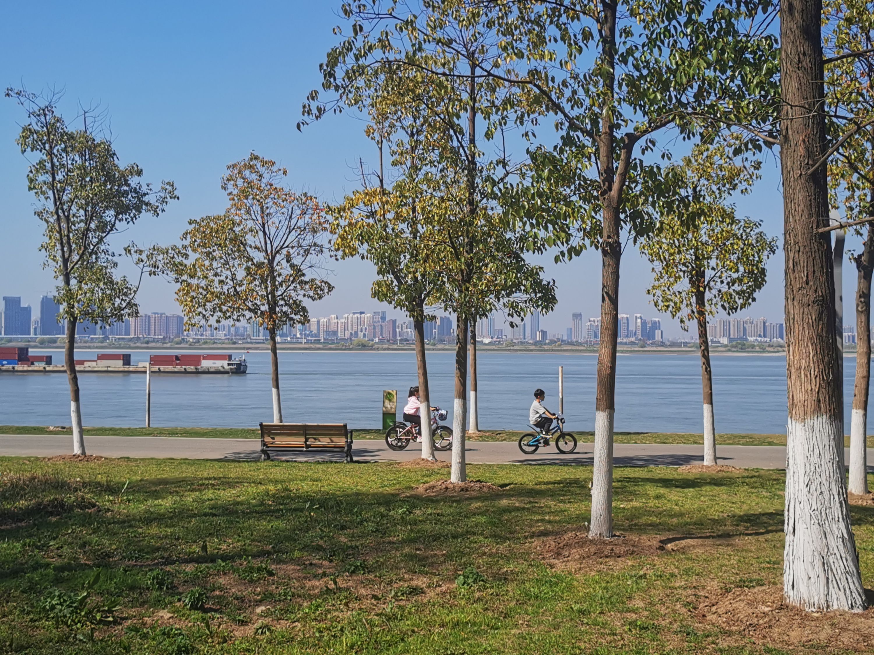 青山江滩，春意浓，觅春光｜城市摄影队