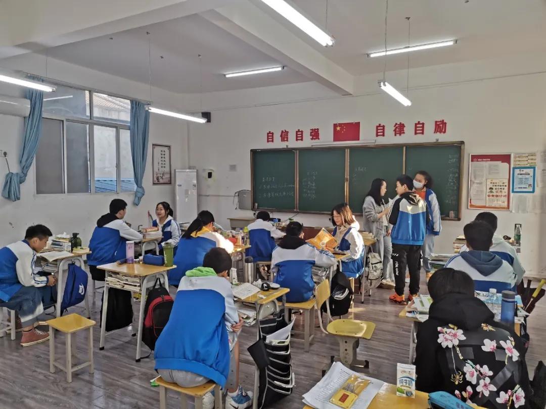 朗朗书声满校园 | 华一双师武汉小梅花学校实施“晨读计划”