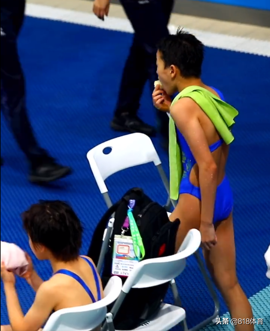 跳饿了!全红婵半决赛前找队医讨香蕉吃,队医只给半个红姐两口吃完