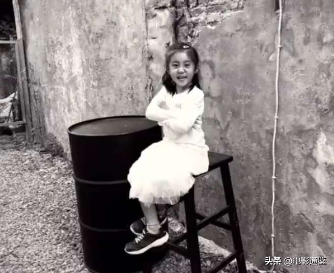 咘咘波妞又有新旅遊照！ 姐姐乖巧又養眼，3歲妹妹裝淑女啦