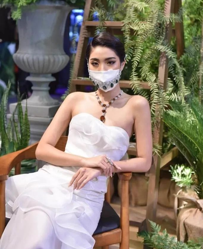 普通口罩已经不香了，黄金、钻石口罩才是土豪专供