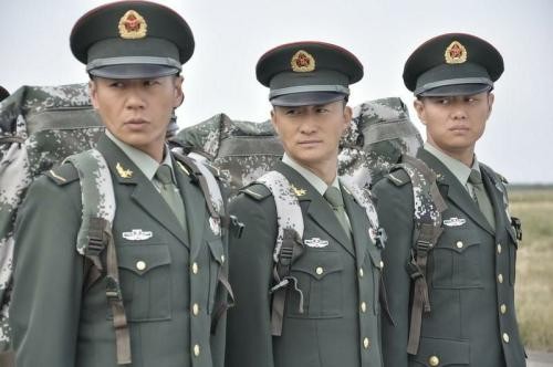 硬汉吴京的蜜糖婚姻：20亿身价背后，是妻子谢楠的一句“我养你”