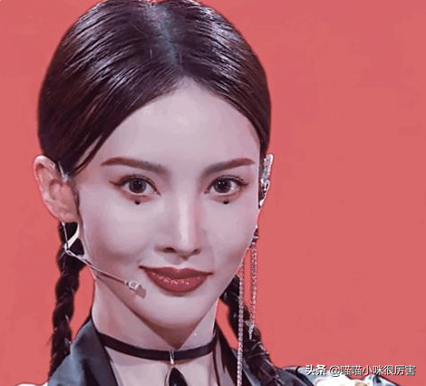 单眼皮歪嘴还有龅牙，五官不端正却依旧绝美的