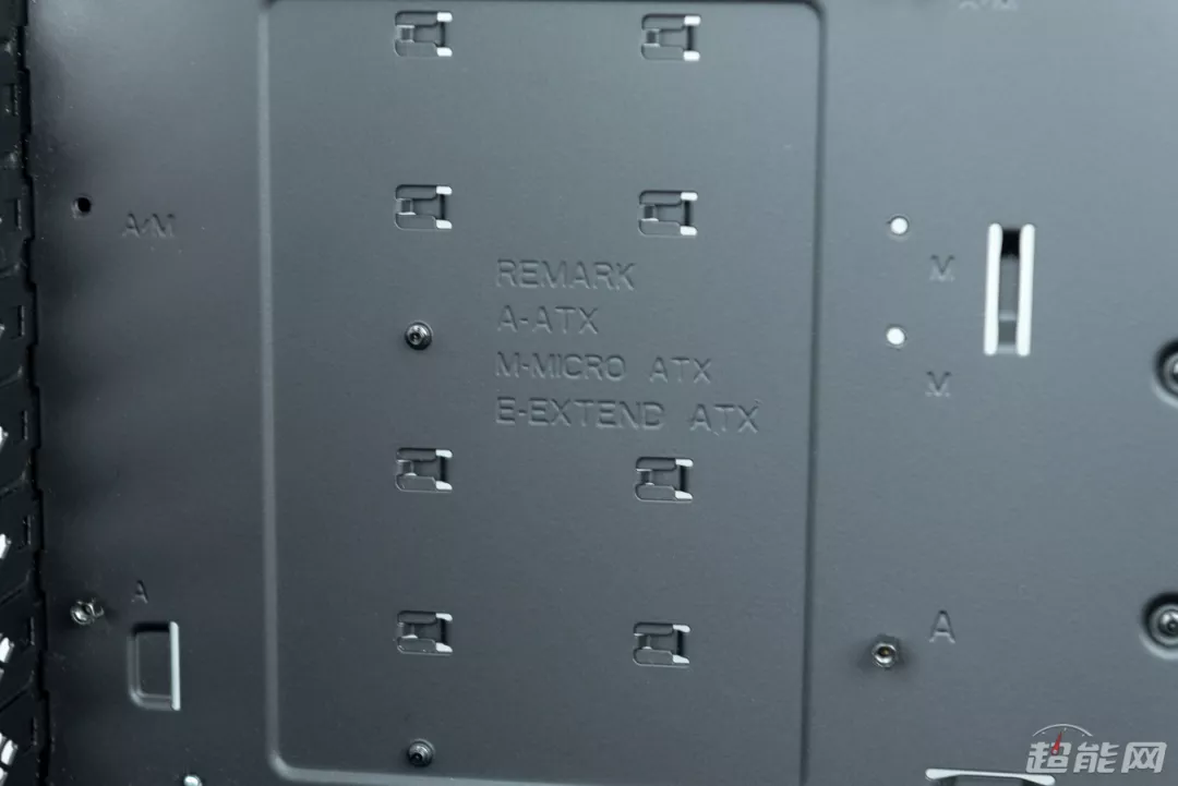 微星MPG SEKIRA 500X幻彩佩龙斧机箱评测：重兵利刃