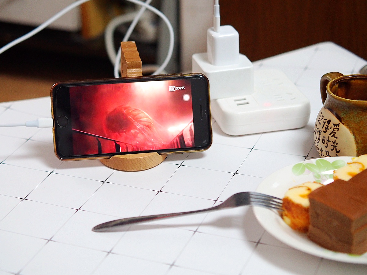 便携迷你快速回血的利器绿联小金刚快充头