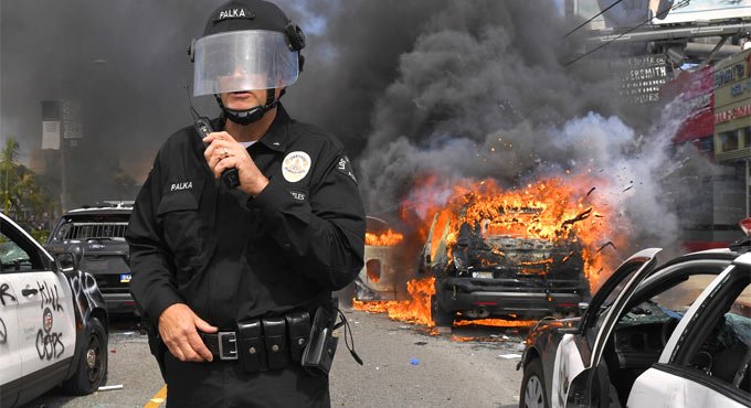 美国一位市长，正告特朗普：你不要再说话了，