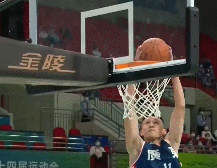 全运会篮球比赛：广东94：64大胜天津