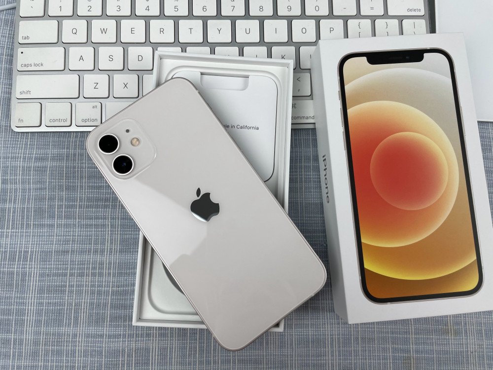 终于知道为什么懂行的人买iPhone 12，都会选256GB版本了