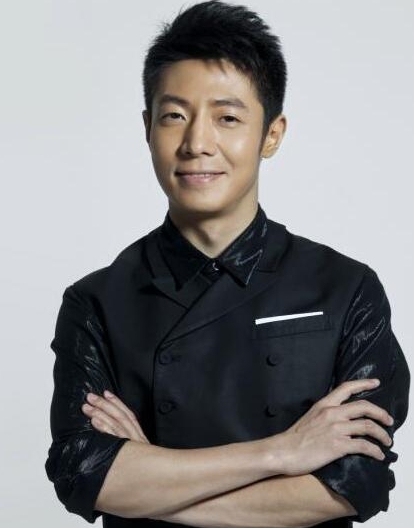 撒贝宁结婚3年，妻子身材大变，网友：洋媳妇“