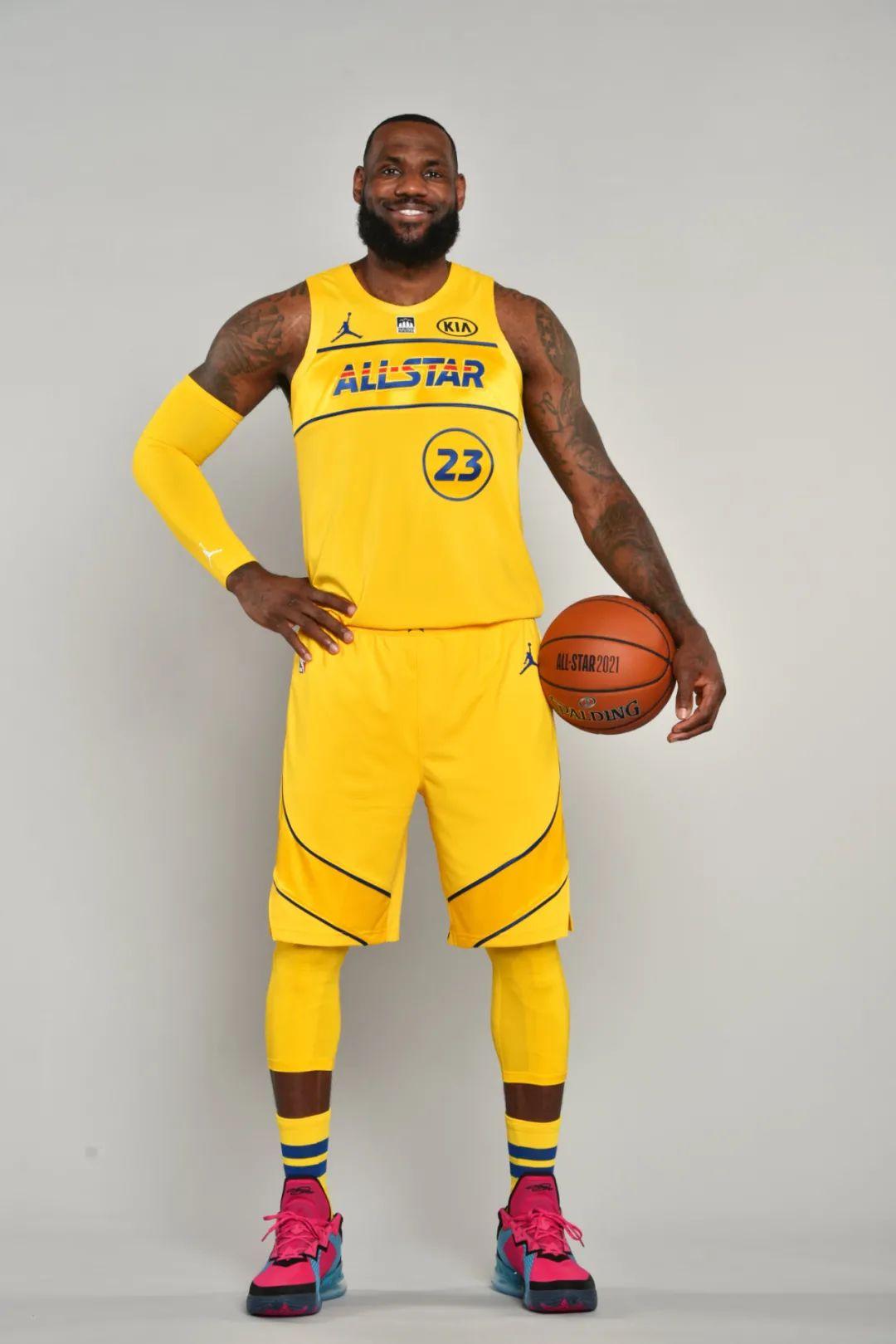 詹姆斯队连续4年赢下全明星赛！字母哥获MVP，当成总决赛打了