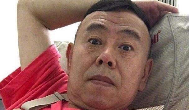 潘长江事件恶化，女儿潘阳也遭受牵连，网络暴