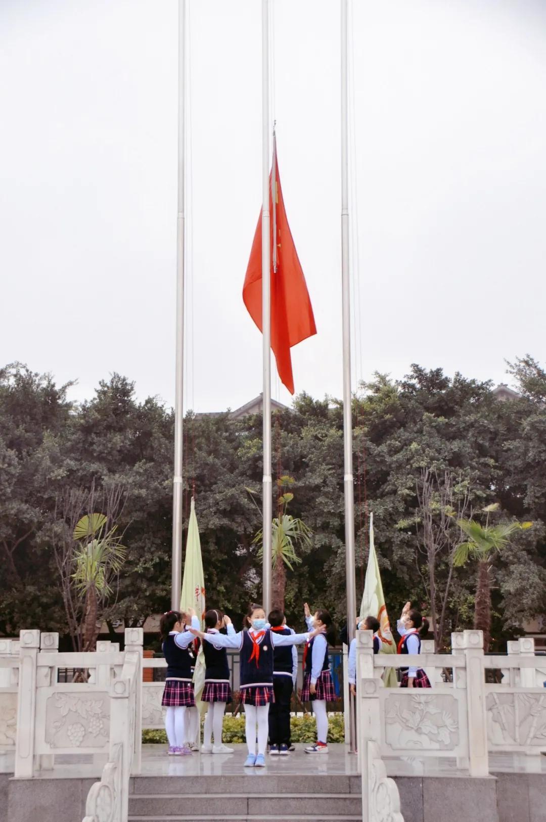 春风十里 不如有您——记成都高新区中和小学主题升旗仪式