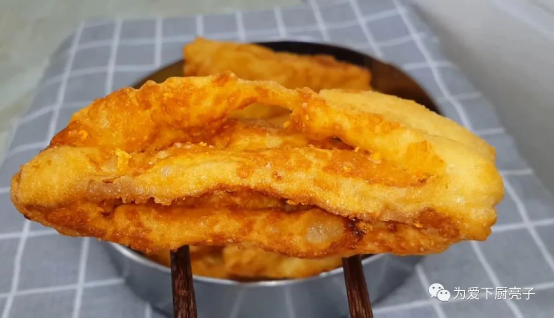 麵粉別炸油條了，鍋裡炸一炸，做出特色油炸酥，比麵包鬆軟又好吃