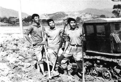 记录火红年代青春岁月的照片