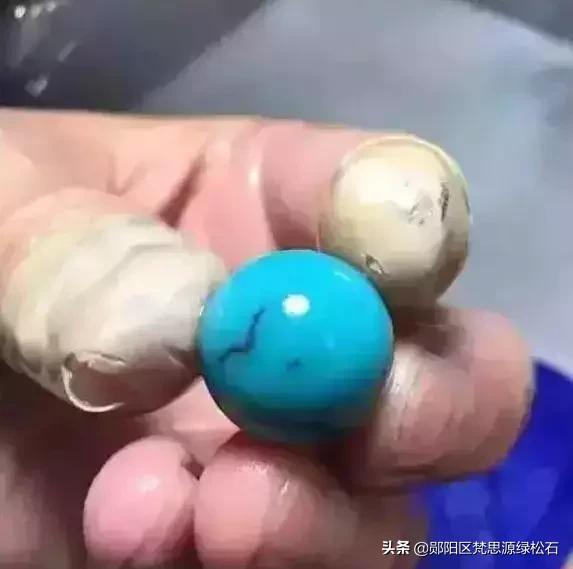 一颗绿松石珠子卖了27万，绿松石为什么会越来越贵？