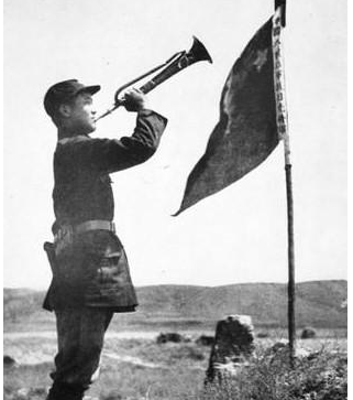 眼看阵地要丢，团长急得直跺脚，危急时刻这个