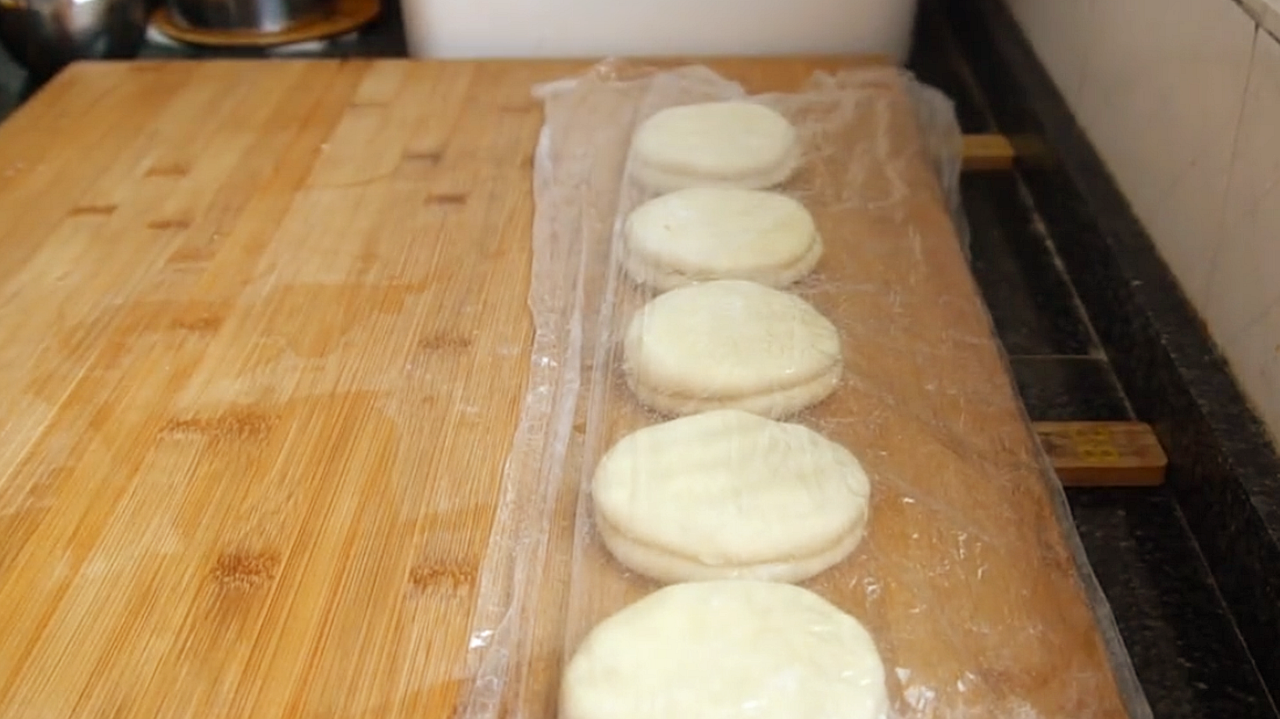 早餐別吃包子了，學會這樣做，一個雞蛋一張餅，營養美味真好吃