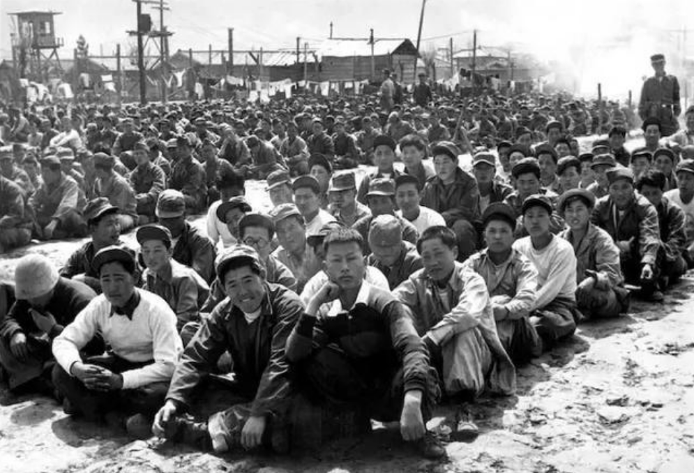 二战中少有的日本战俘组团越狱，上千日本战俘用餐刀木棒越狱