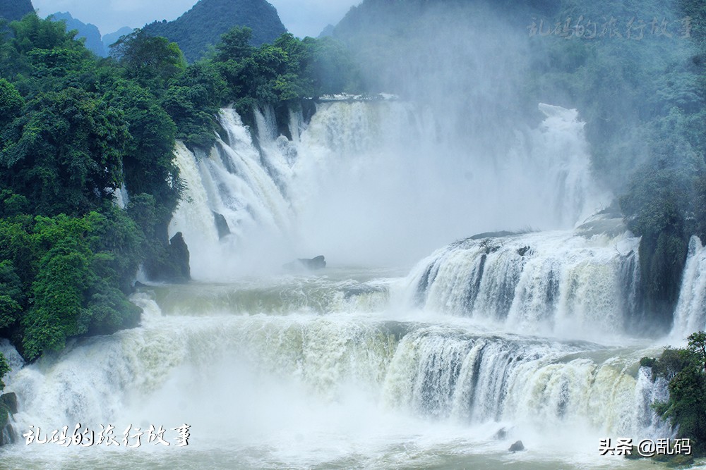 Half of Asia's largest transnational waterfall, half of China, half of Vietnam, the annual water volume is 3 times that of Huangguoshu, which is a wonder