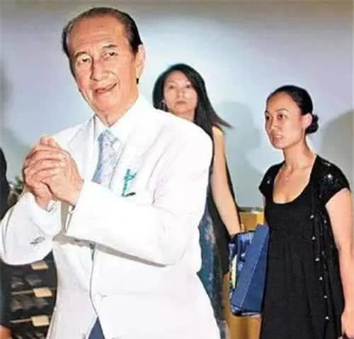 拒绝做赌王五太，拿何鸿燊上亿家产转身嫁人，
