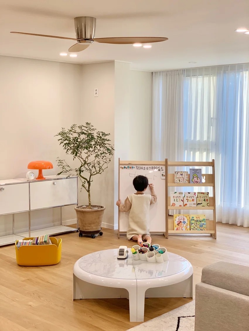 160 韩国太太断舍离家具全扔 客厅不装电视 宽敞明亮住得爽 Bierenjia De