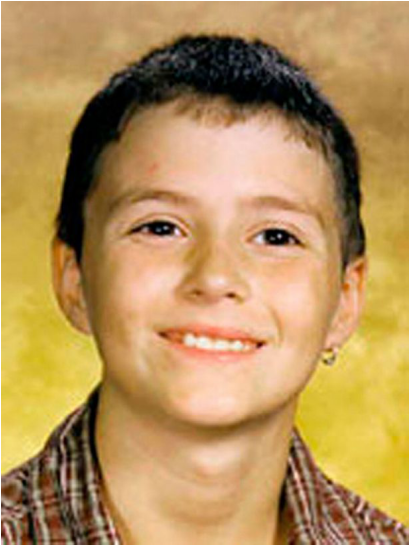 英国11岁男孩被绑失踪四年 曾网上匿名问父母：你们还会找他多久？