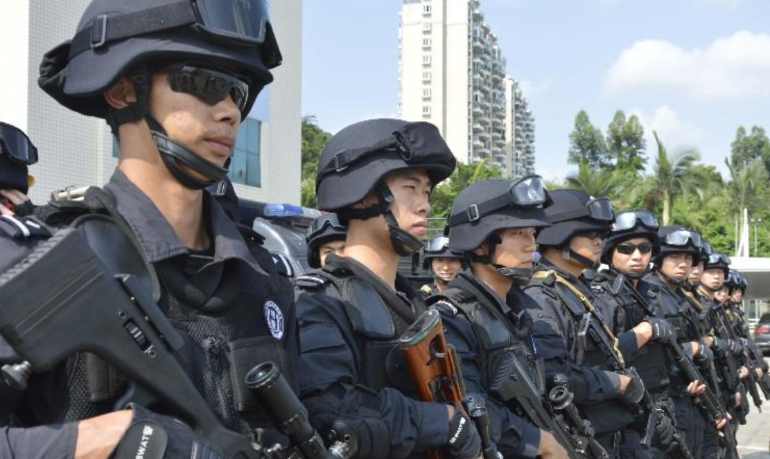没有军衔的国防部长，被誉为中国“特警之父”，55年为何没授衔