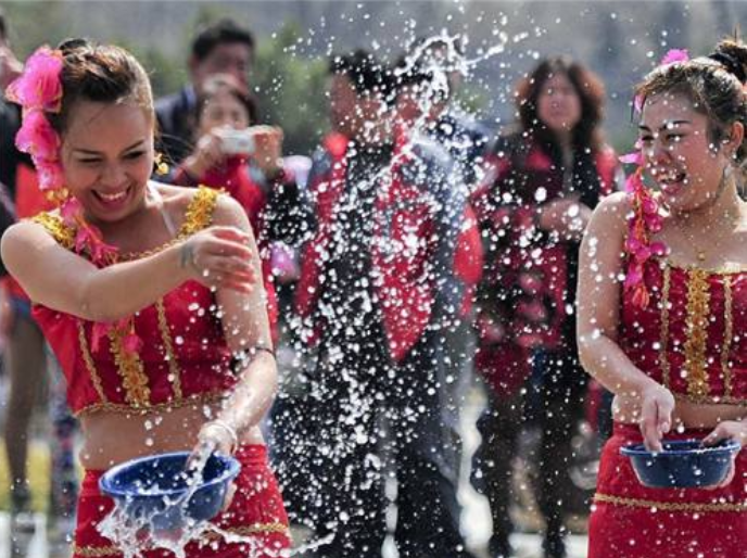 任嘉伦对谭松韵就是不一样，《向往的生活》偷