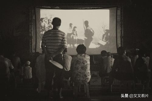 从潘长江的《举起手来》到“手撕鬼子”，浅谈“抗日神剧”70年