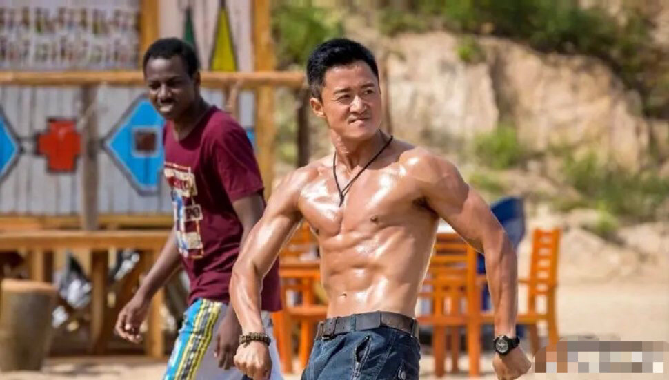 吴京老婆谢楠罕晒娃，6岁吴所谓肌肉不输爸，下