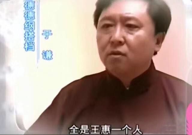 郭麒麟探望生母胡中惠，在郭德纲落魄时离婚，如今她后悔了吗？