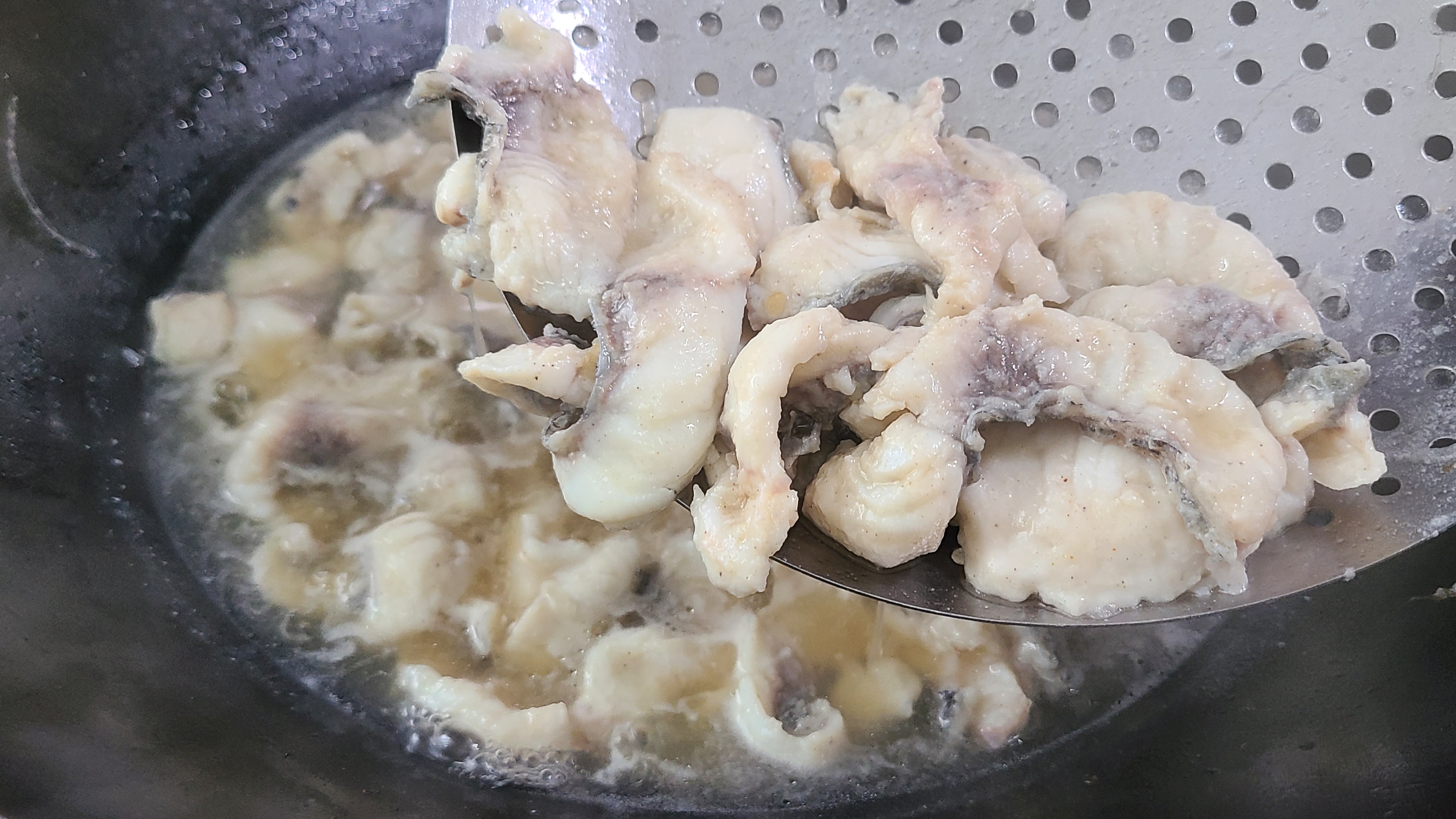 這一道蘿蔔燉魚太香了，味道鮮美做法簡單，好吃又便宜