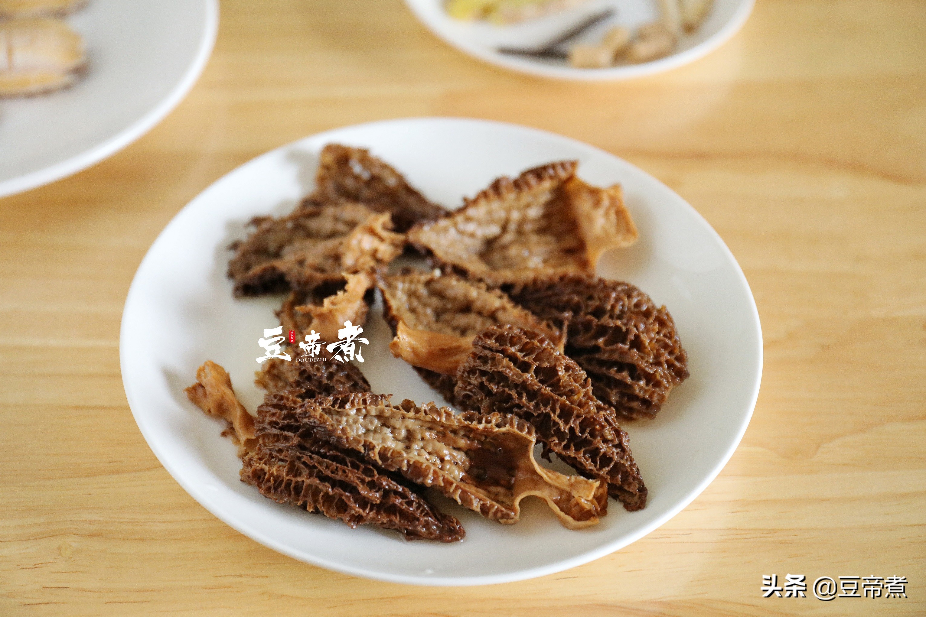 老妈说夏末秋初要多喝汤，一盅百来块不能省，汤醇味美营养好