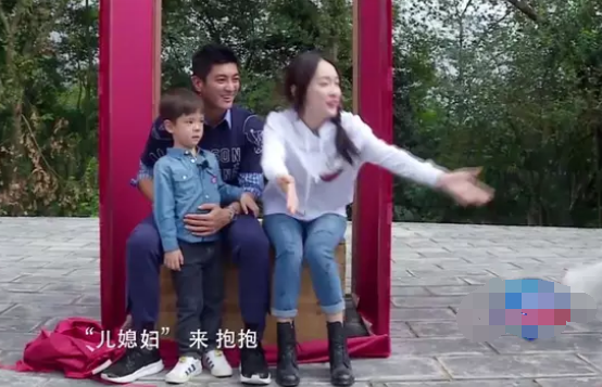 有一種“天生麗質”叫小泡芙，細眉大眼又軟萌，誰看了能不心動？