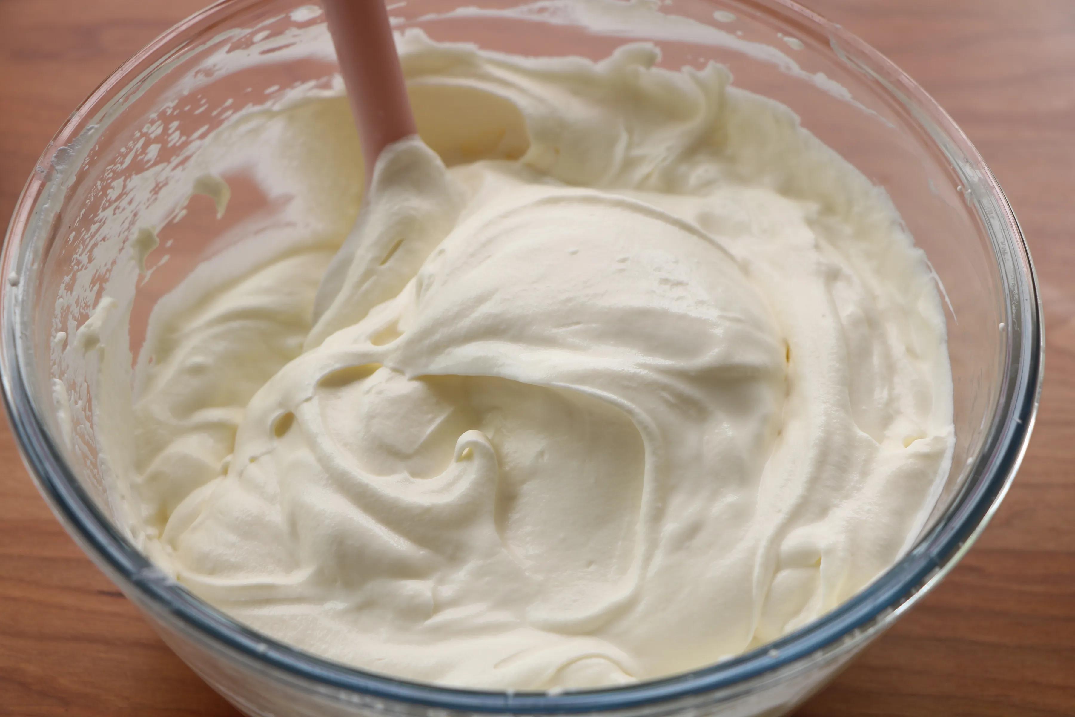 夏天別吃雪糕了，教你超火的厚切酸奶，甜而不膩，冰冰涼涼特過癮