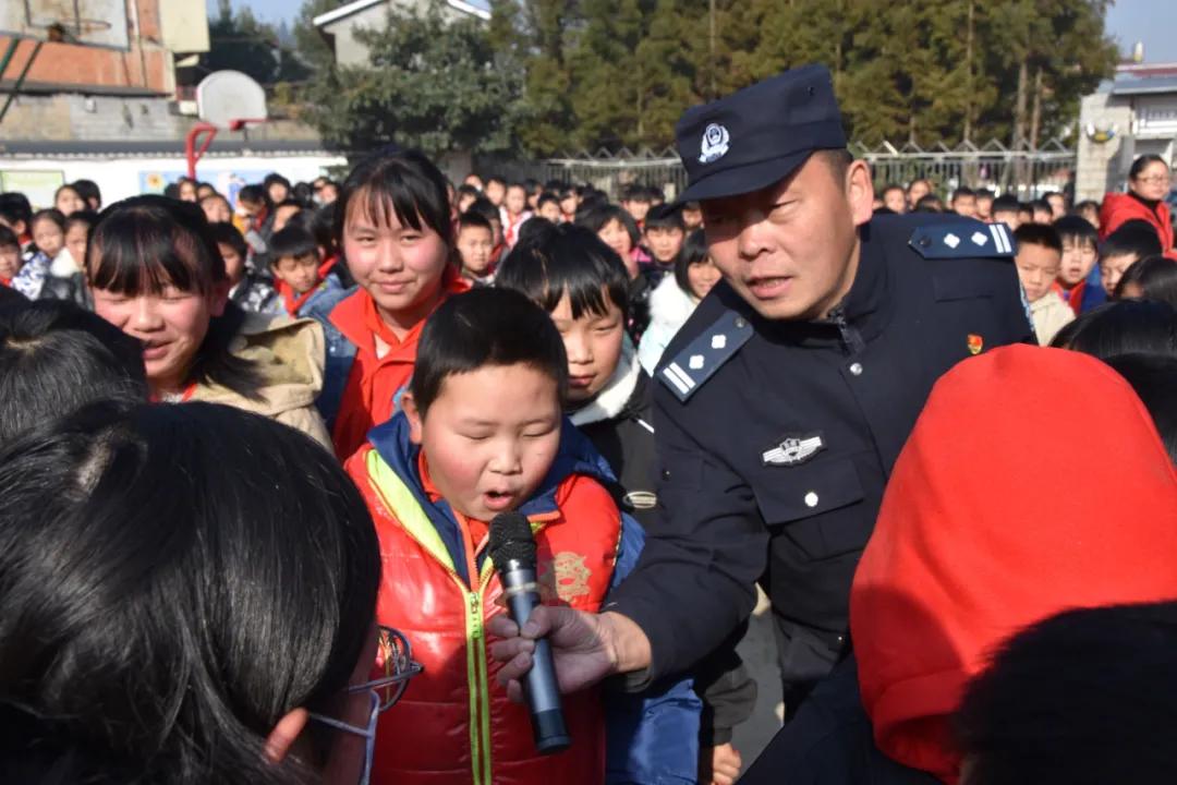 宣威检察官寒假前的叮嘱：一起学习法律吧！
