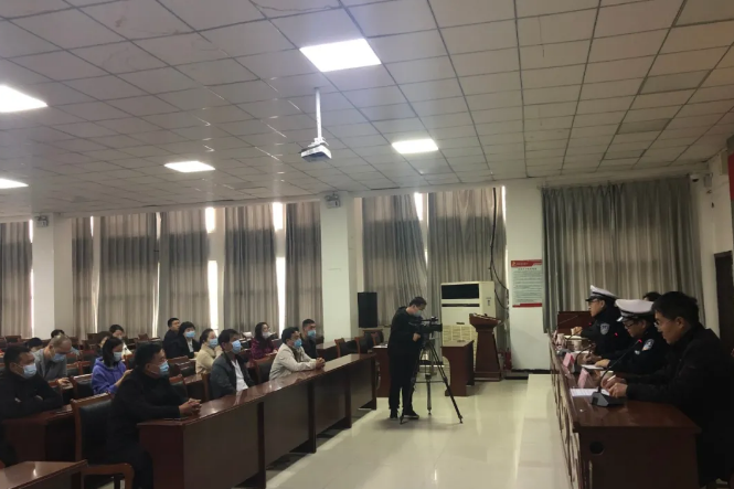 強化責任落實，筑牢安全之基——邯鄲交巡警魏縣大隊聯合縣教育局召開治理接送學生車輛專題會議